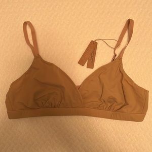 SKIMS FITS EVERYBODY TRIANGLE BRALETTE | CLAY